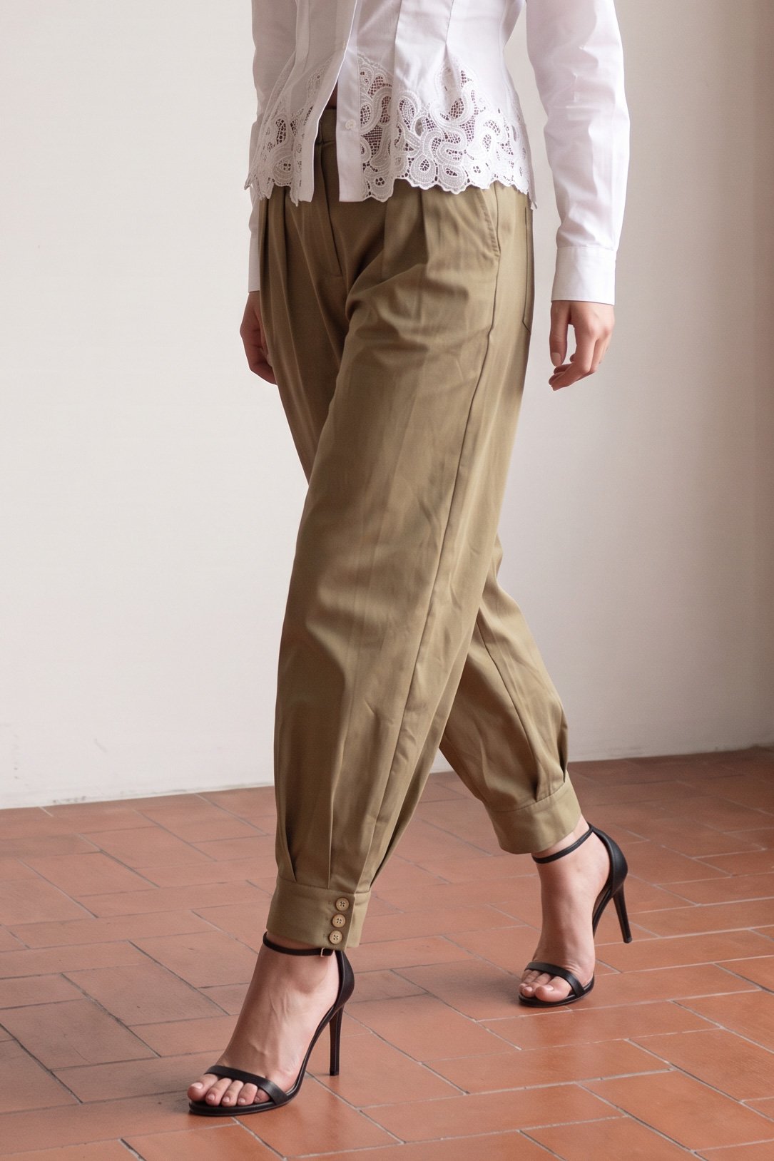 KHAKI MODEL2
