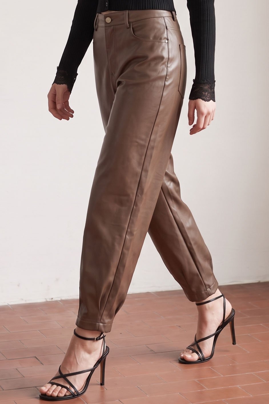 MOCHA BROWN MODEL2