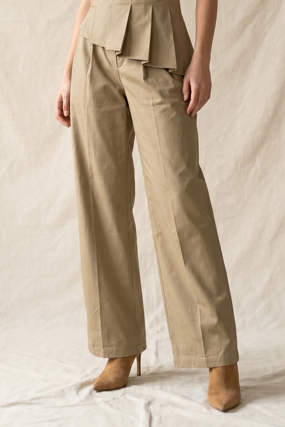 KHAKI MODEL1
