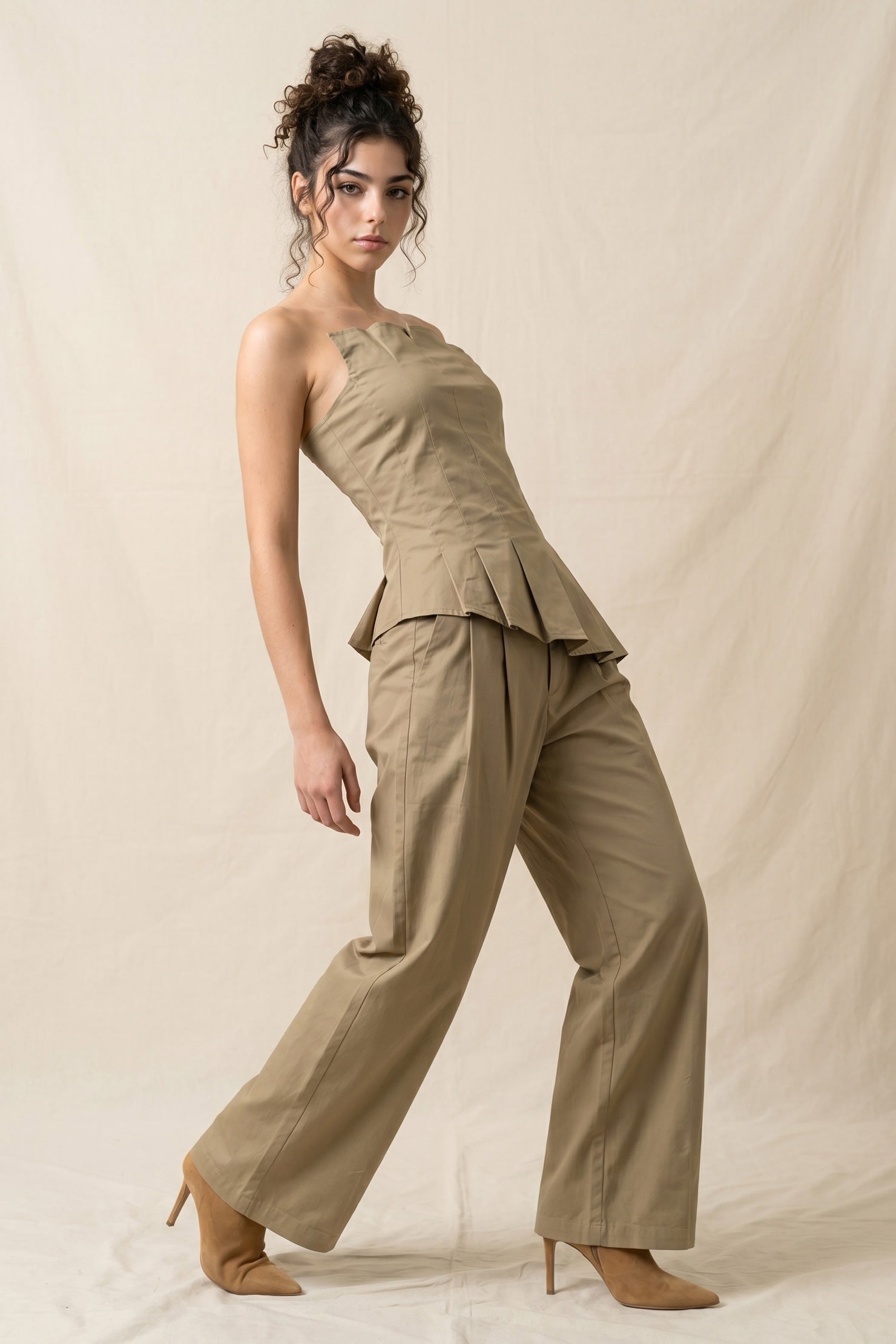 KHAKI MODEL2