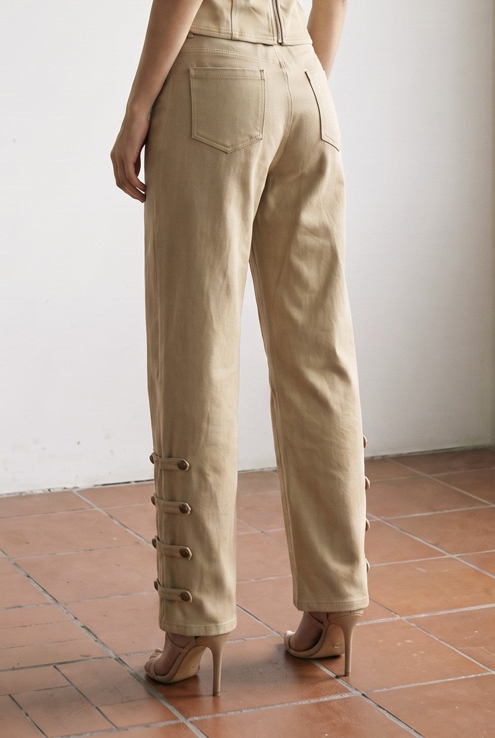BEIGE MODEL4