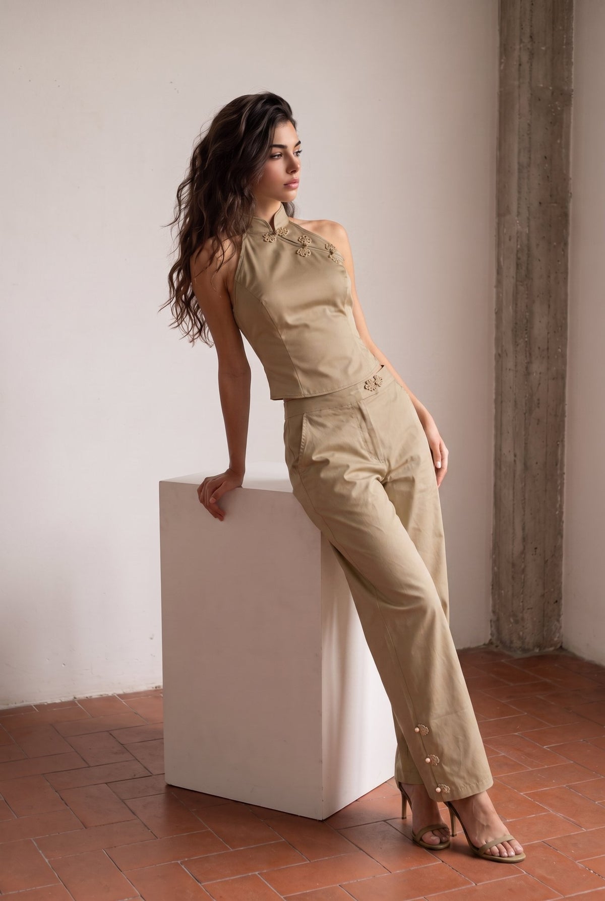 KHAKI MODEL4