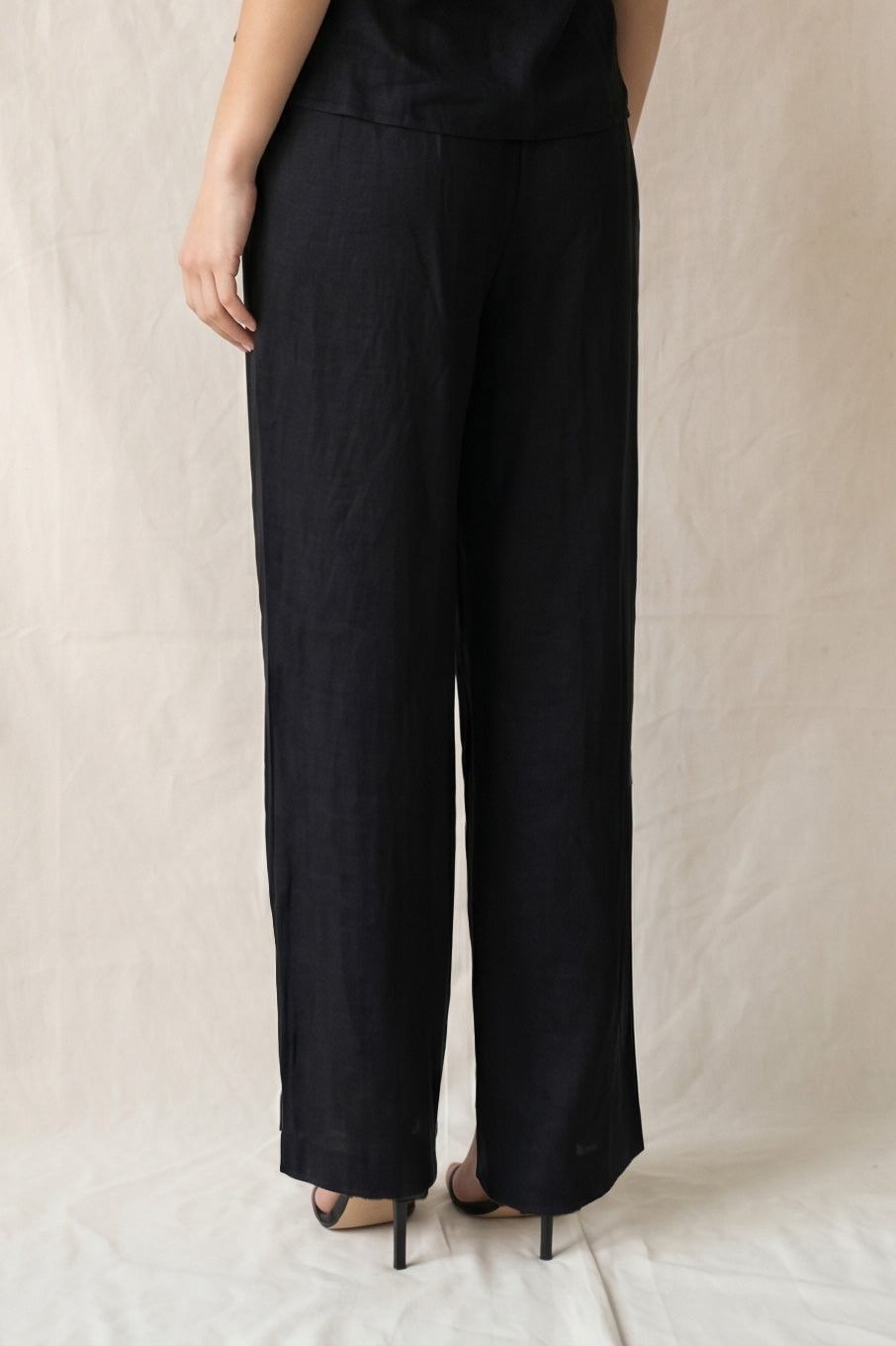 YP10689 BLK