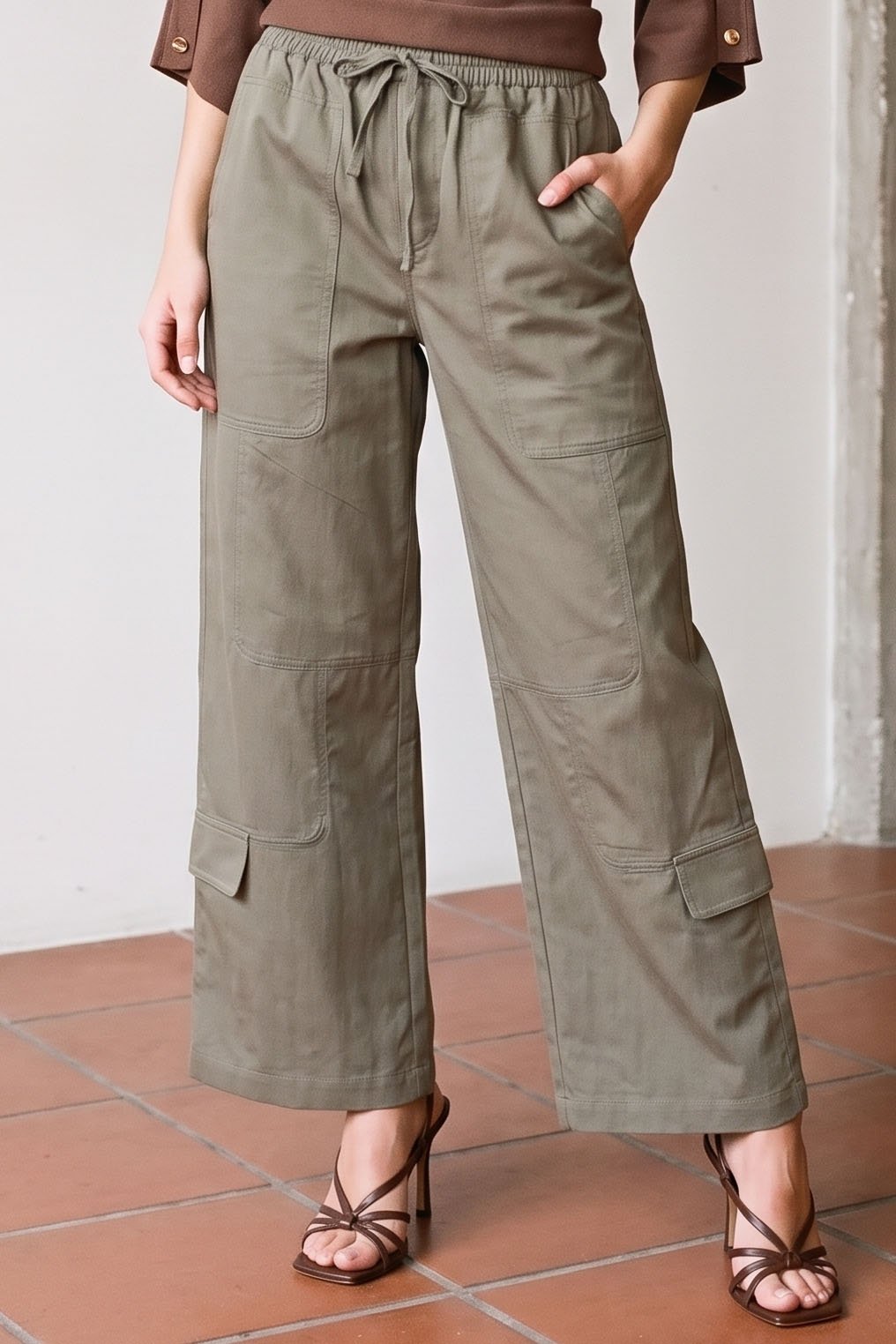 KHAKI GREY MODEL1